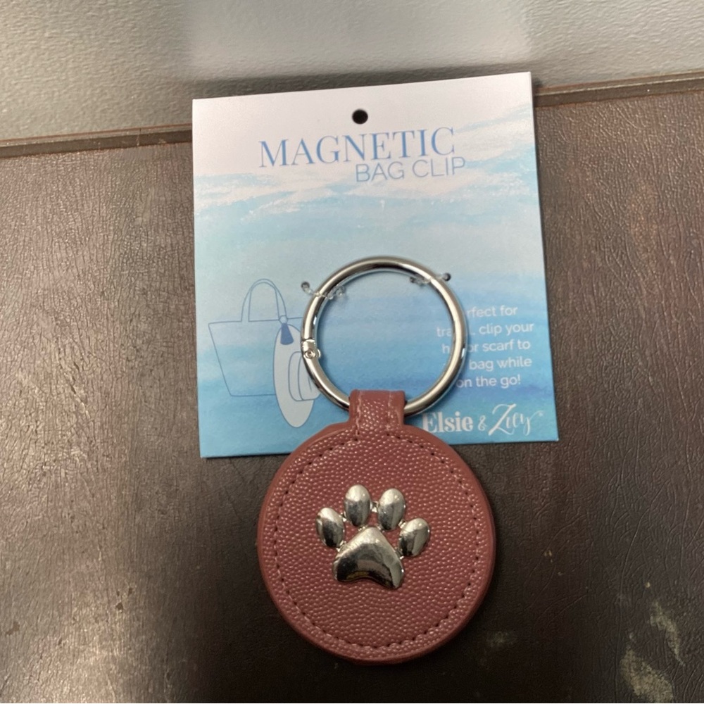 NWT Elsie & Zoey Magnetic Bag Clip with Paw Design